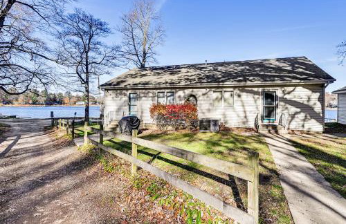 Dock and Gazebo! Lakefront Duplex Near South Haven - Foto 31