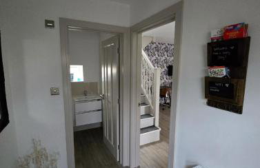 Modern Two-Bedroom House - Free Parking - Foto 3