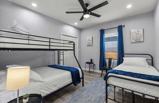 Retreat to a Brand-new Downtown Home 4br/3ba! - Photo 9