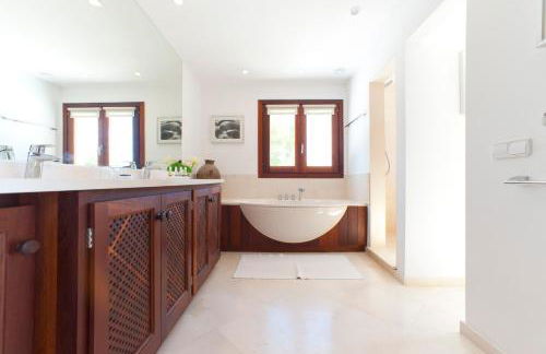 Stunning Modern Ibiza Villa with Private Pool,1252 - Foto 49