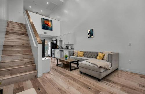 Modern 1 Bedroom Loft in Hollywood with Full Kitchen and Central AC Free Gated Parking - Photo 7