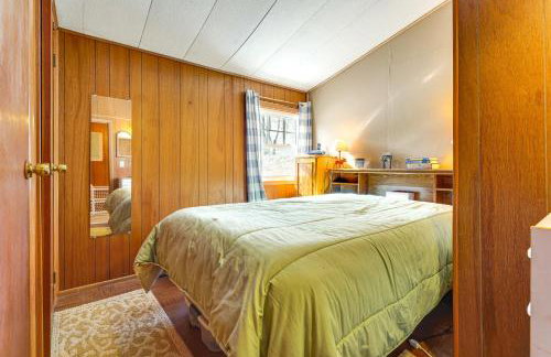 Hike, Ski and Unwind Cabin with Deck in Chester! - Foto 16