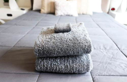 Modern Townhome, Large Game Room, 10min to Downtown! Sleeps 10! - Foto 32