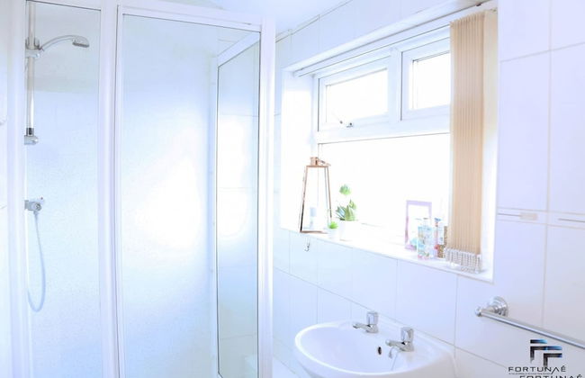 Beautiful 5-bed House Roker Beach - Photo 27