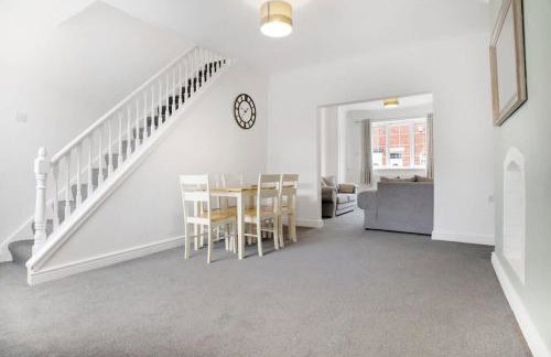 Sleek Gem Home in Houghton le Spring, Sleeps 5 - Photo 6