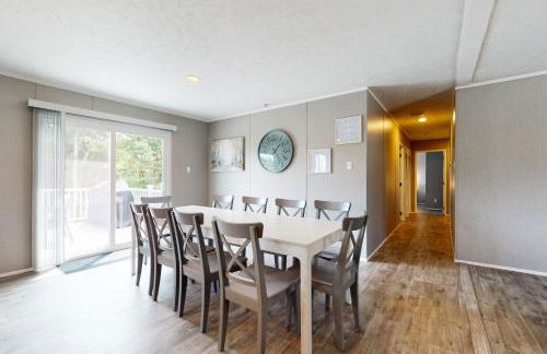 New Lake Home Sleeps 14 Private Dock Deck Grill - Foto 2