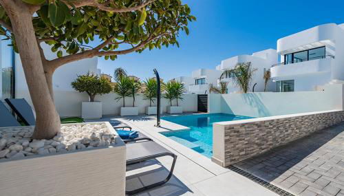 STYLISH VILLA 2018,POOL,3B.R.WIFI,NETFLIX - Foto 3