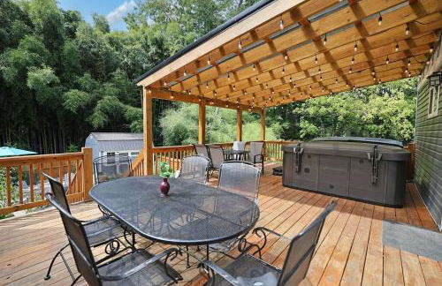 Bungalow Dream w Hot Tub, Fenced Yard & Fire Pit - Foto 1