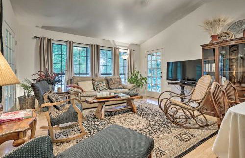 Riverfront Martindale House with 2 Covered Decks - Foto 4