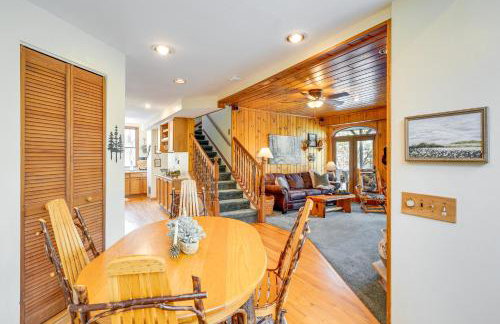 Charming Cottage Steps to Lake Wandawega! - Foto 7