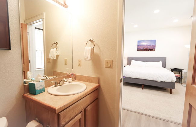 New Downtown Luxury Hideaway Skiing - Photo 19