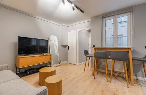 Chic 2-room apartment in the heart of Parisian luxury - Photo 6