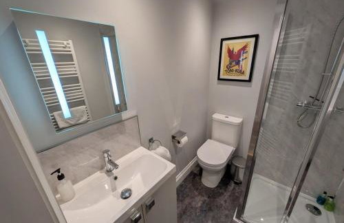 Modern & Stylish 1-Bed Apartment - inc parking - Photo 7