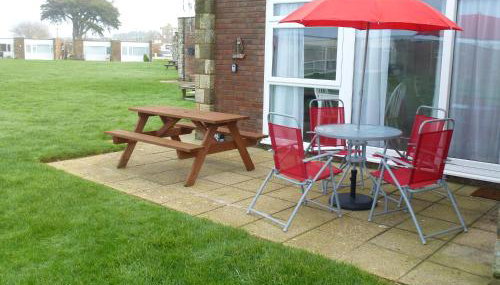Brambles Chine 209 Self Catering Holiday Home Colwell Bay Isle of Wight - Ferry Offers - Foto 2, Garden view