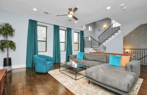 Skyline Views - Sleeps 10 Home Near Downtown - Photo 17