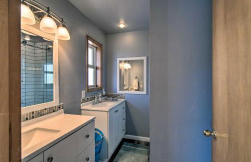 Pet-Friendly Ocean Park Home with Decks and View! - Foto 20