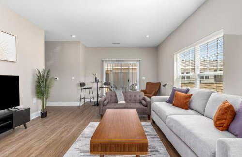 Modern 2BR 2BA New Build Condo with Garage & Patio - Foto 12