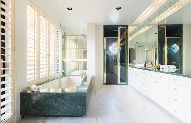 Moonshine by Avantstay Modern & Stylish Estate w/ Bar, Fire Pit & Hot Tub 5 bd - Foto 18