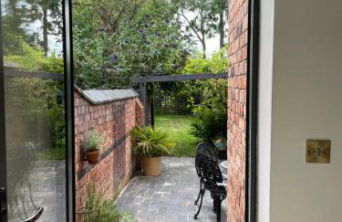 The Harborne Home opposite QE hospital & Birmingham university - Photo 22