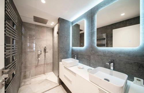 REF 1924 - Cannes Croisette - Sea view apartment for rent - Photo 8