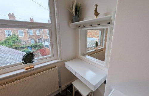 The Heritage Hideaway - King bed, Free parking, Walk to c-centre & Hospital - Foto 24