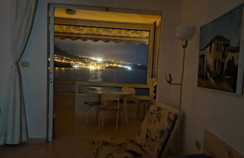 Beautiful oceanfront studio with private parking - Foto 1