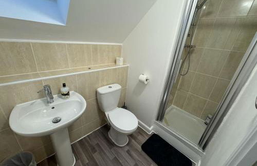 Modern TownHouse - 3 bed 2.5 bath 2 Private Gated Parking - Photo 25