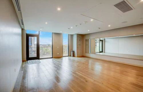 Luxury 2BR Rooftop Pool Austin by Barclé - Foto 26