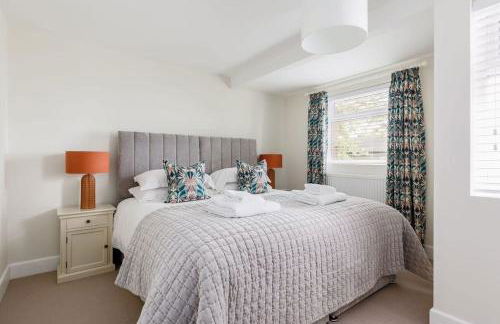 Cove Lodge - Photo 3