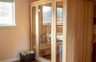 Dog Friendly Oasis Private Hot Tub with Sauna - Photo 28