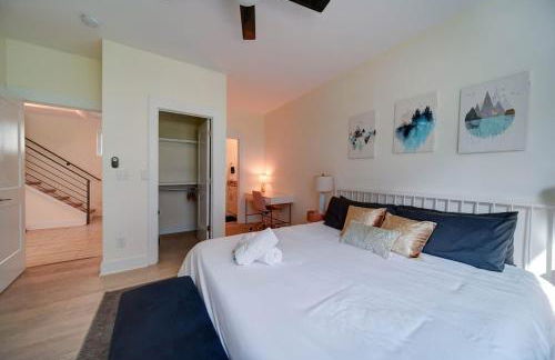 Luxe Townhome Rooftop Hot Tub Parking - Photo 28