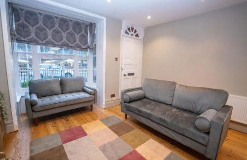 4 Bedroom Winchester Town House, central, parking - Foto 16