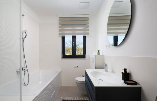 Holly - With Pool - H - Foto 24