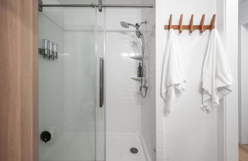 Tranquil Light-Filled Retreat 3BR Ranch - Photo 37