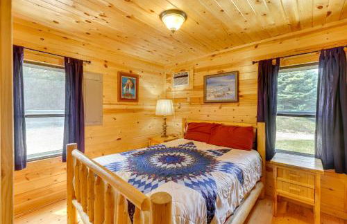 Deadwood Wolf Cabin with Fire Pit and Grill - Foto 10