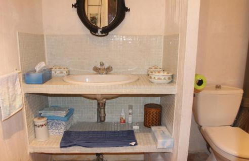 2 Bedroom Beautiful Home In Bellegarde - Foto 23