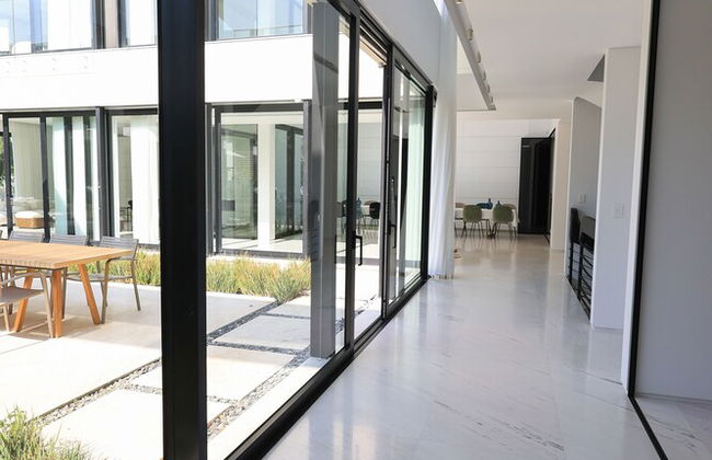 Luxurious Coastal Villa w Pool & Garden - Foto 74