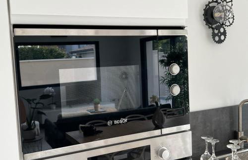 Villa Gaïa - 2 suites lits King size et salles de bain privatives - parking privé - 10 minutes Eurexpo - Aéroport - Groupama Stadium - Foto 10