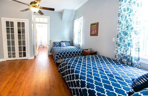 Governors Mansion 5 bedroom-3 bath - Photo 18