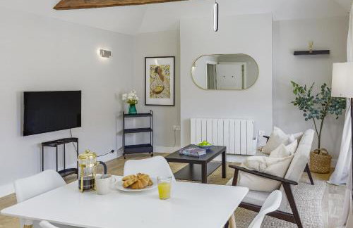 Bright 1 bedroom apartments near Farnham Castle - Photo 46