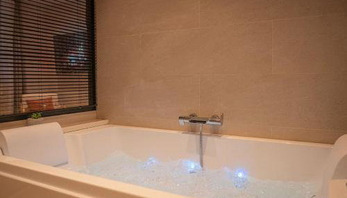 Suite de Luxe Jacuzzi balnéo,King size Bed - Foto 2