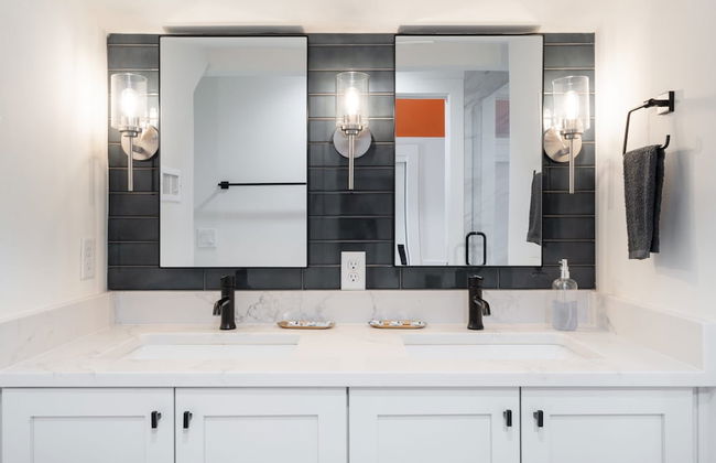 Eastside Home w Awesome Yard - Golf Pool Firepit - Foto 26