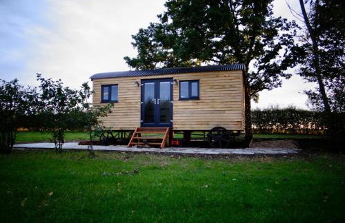 The Dragonfly - Luxury Lakeside Shepherds Hut - Foto 1