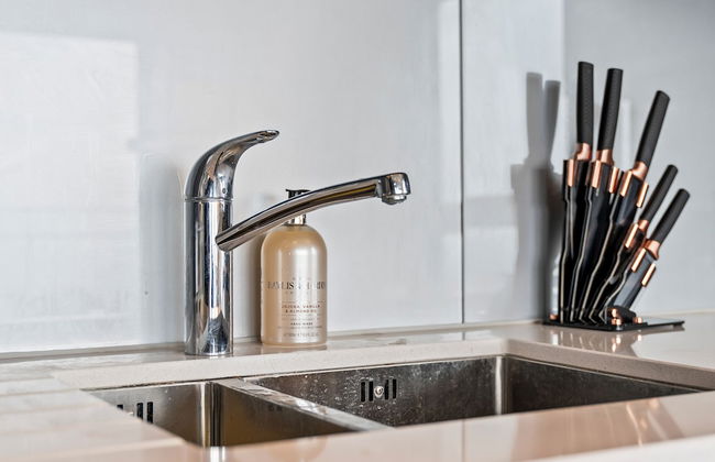 Elegant 2 Bed Apartment Within Many Attractions - Foto 10