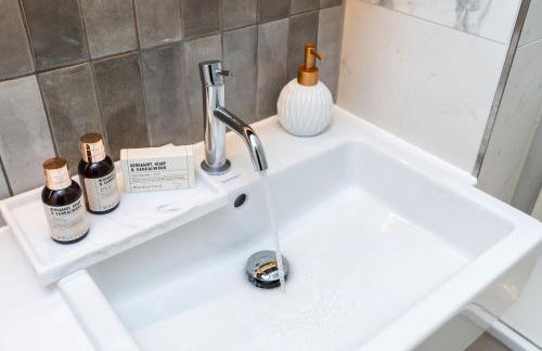 King's Cross Retreat With Terrace 2 Bed 2 Bath Coal Drops Yard 10 Mins Walk From St Pancras Station - Foto 15