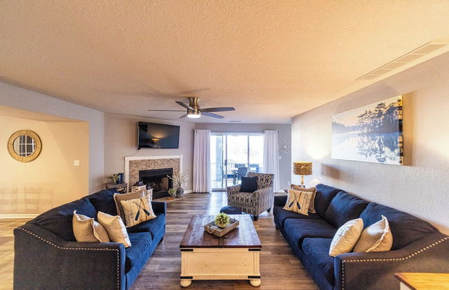 Lazy L at the Lake Chic 3 BDR Condo w/ Boat Slip - Photo 10