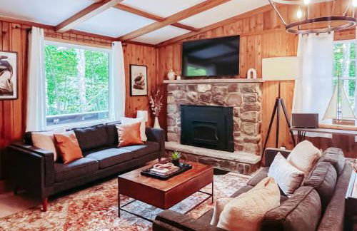 Stylish and Cozy Cabin, Walking Distance to Big Bass Lake - Foto 10
