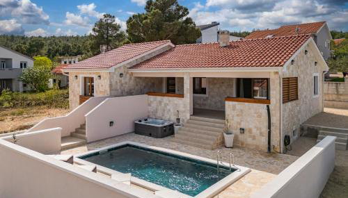 Villa Alora - Photo 2