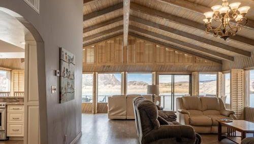 Moovalya Keys | Spacious Riverfront Retreat • Private Dock - Foto 5
