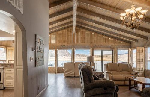 Moovalya Keys | Spacious Riverfront Retreat • Private Dock - Foto 5